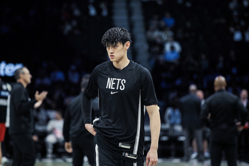 媒体人：曾凡博能力确实需继续打磨 但篮网不让上场确实说不过去